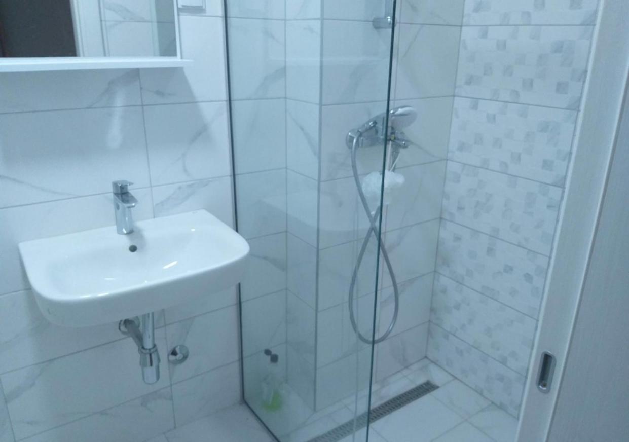 Hotel Ideall 波德戈里察 外观 照片