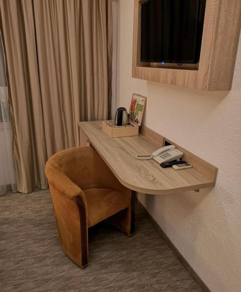 Hotel Ideall 波德戈里察 外观 照片