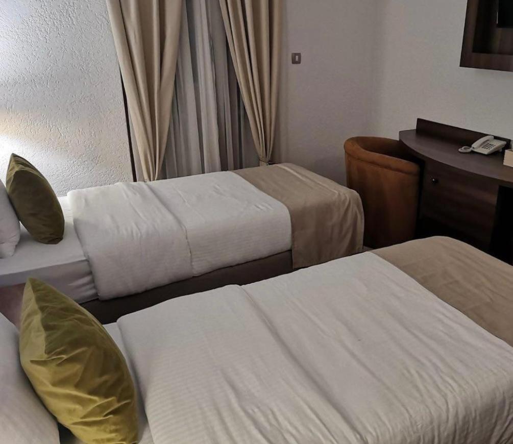 Hotel Ideall 波德戈里察 外观 照片